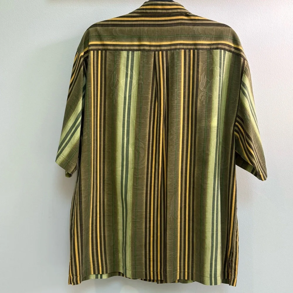 Tommy Bahama 100% Silk Men’s Shirt Sz M Striped Short Sleeve Crab Jacquard Print - Picture 8 of 14